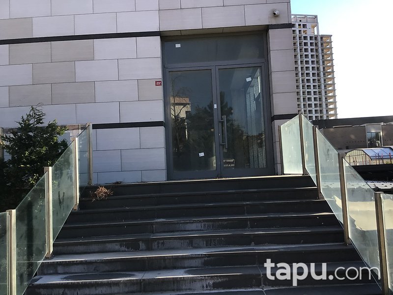 Koşuyolu Elysium Elit Projesinde 53 m Cepheli 1036 m2 Dükkan