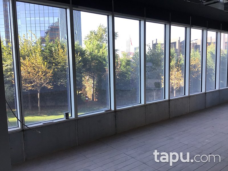 Ataşehir Varyap Meridian Projesinde 294 m2 Dükkan