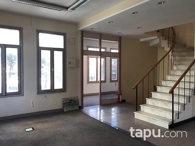 Kadıköy Erenköy'de Ticari Kullanıma Uygun Otoparklı 3 Katlı Köşk