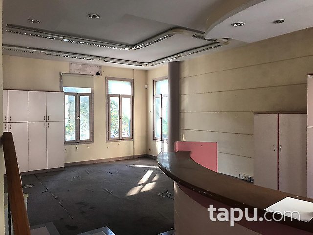Kadıköy Erenköy'de Ticari Kullanıma Uygun Otoparklı 3 Katlı Köşk