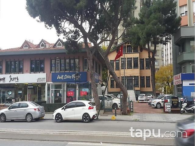Kadıköy Erenköy'de Ticari Kullanıma Uygun Otoparklı 3 Katlı Köşk