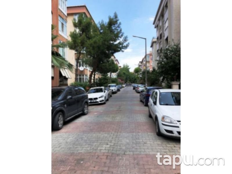 Bakırköy Kartaltepe Mahallesi'nde İncirli Caddesine Paralel 2+1 Daire