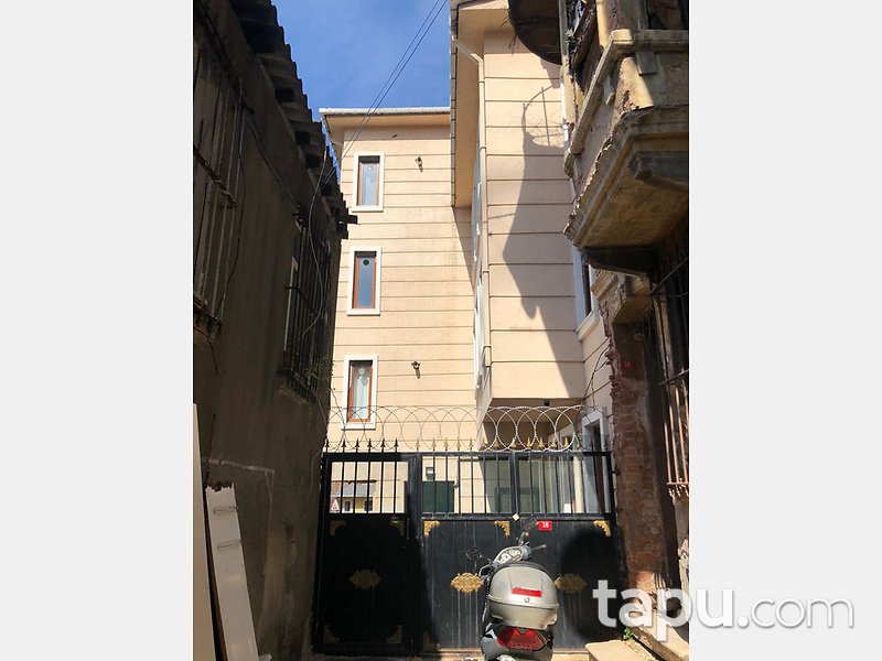 Beyoğlu Çukur Mahallesi'nde 1+1 Daire