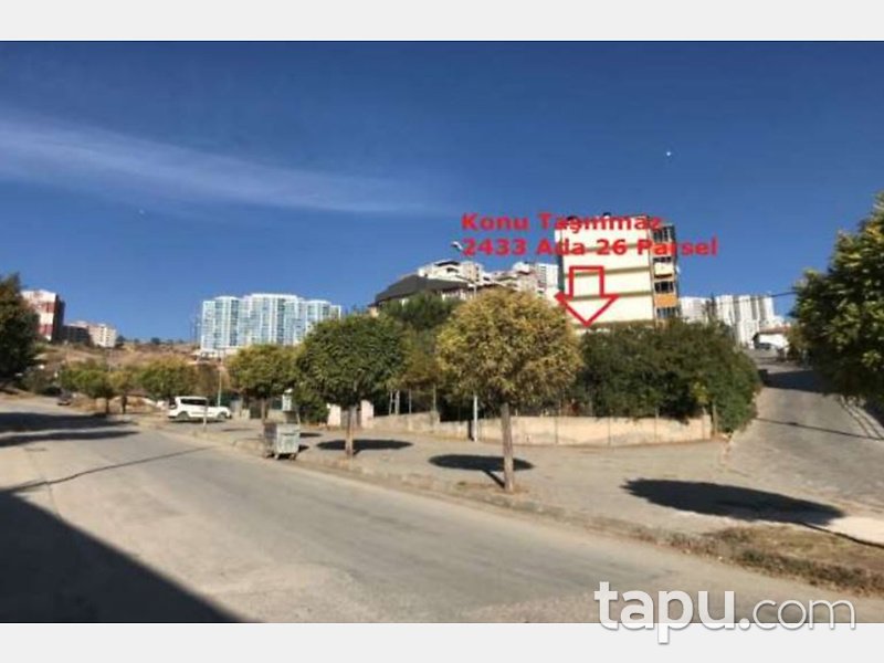 Tokat Topçam Mahallesi'nde Üç Adet Ahşap Ev Ve Arsası