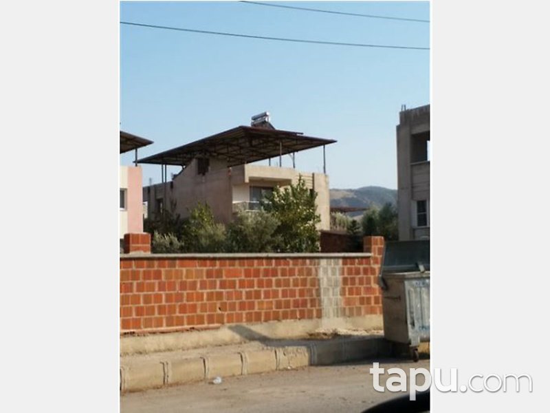 Manisa Alaşehir Yenimahalle'de Müstakil Bina ve Arsası