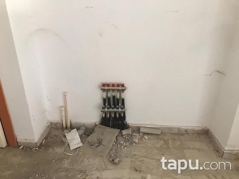 Çanakkale Ezine Camikebir Mahallesi'nde 370 m2 Depolu Dükkan