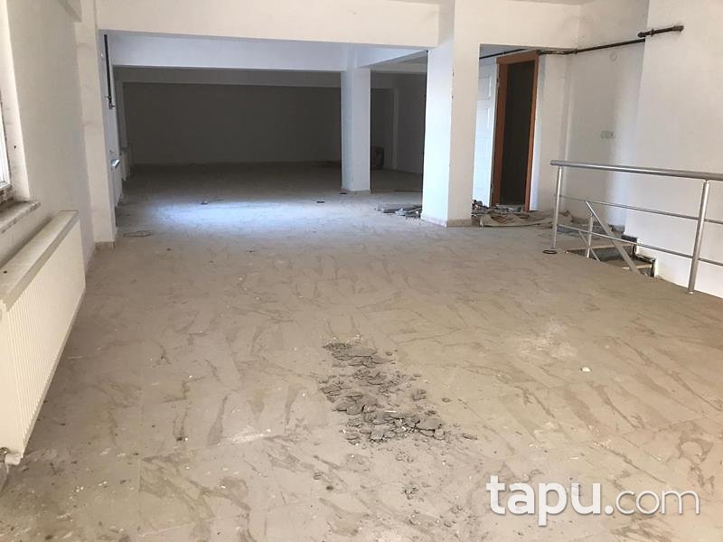 Çanakkale Ezine Camikebir Mahallesi'nde 370 m2 Depolu Dükkan