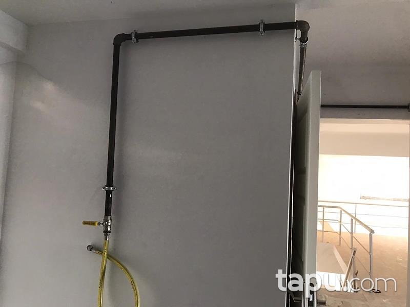 Çanakkale Ezine Camikebir Mahallesi'nde 370 m2 Depolu Dükkan