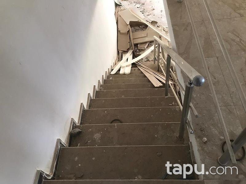 Çanakkale Ezine Camikebir Mahallesi'nde 370 m2 Depolu Dükkan