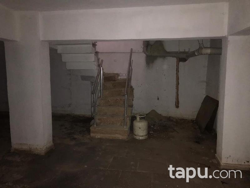 Çanakkale Ezine Camikebir Mahallesi'nde 370 m2 Depolu Dükkan