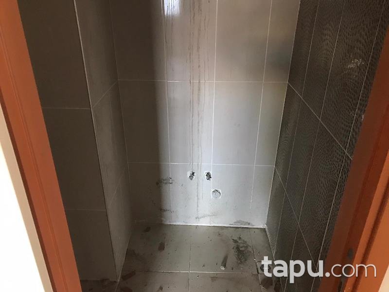 Çanakkale Ezine Camikebir Mahallesi'nde 370 m2 Depolu Dükkan