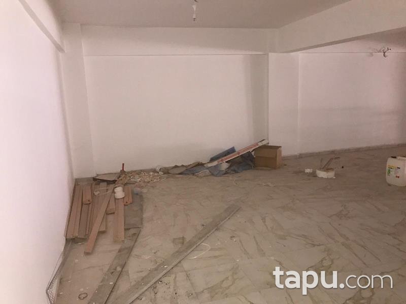 Çanakkale Ezine Camikebir Mahallesi'nde 370 m2 Depolu Dükkan