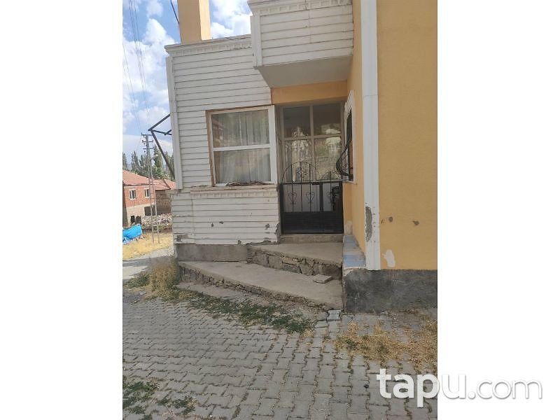 Kayseri Tomarza Emiruşağı Mahallesi'nde İskanlı 400 m2 Avlulu Yığma Ev