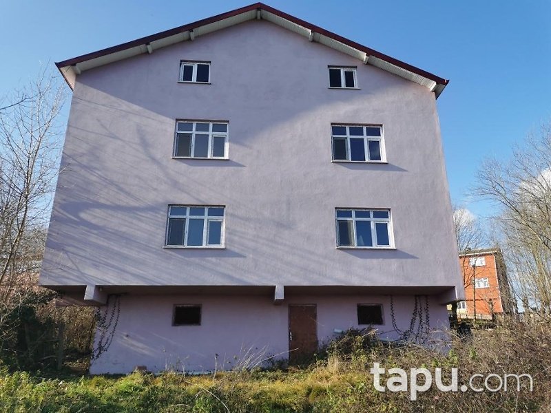 Zonguldak Çaycuma Şerhler Mahallesi'nde Natamam 2 Katlı Bahçeli Bina