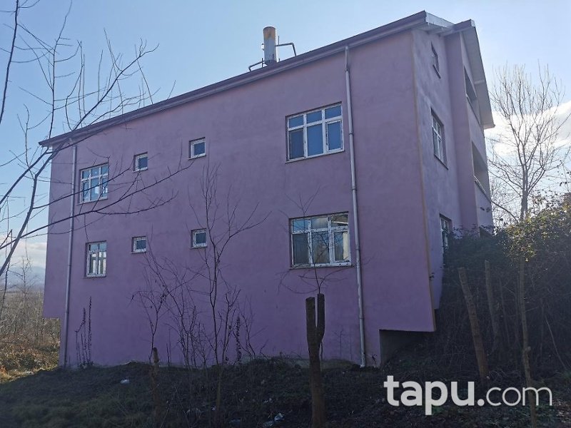 Zonguldak Çaycuma Şerhler Mahallesi'nde Natamam 2 Katlı Bahçeli Bina