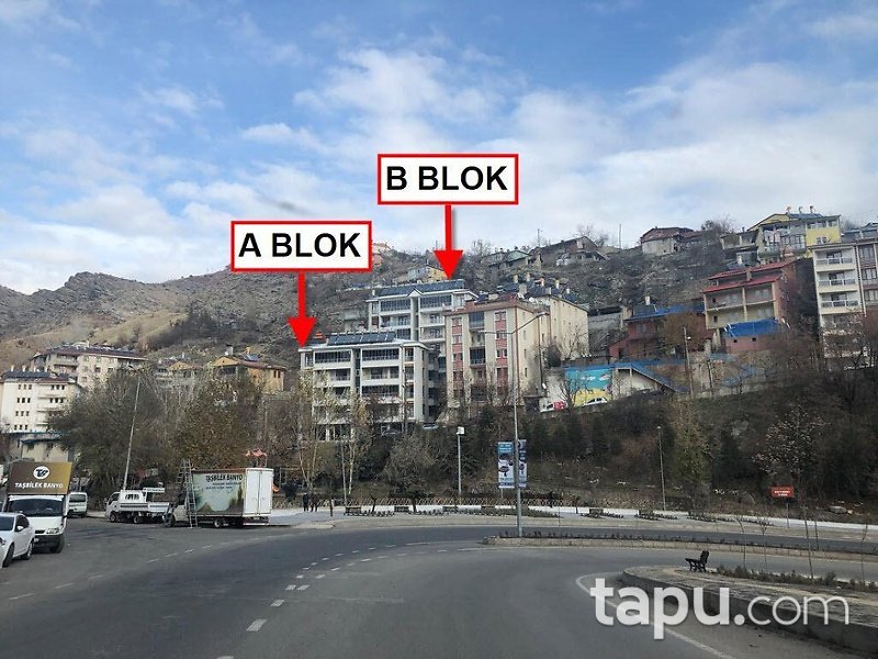 Tunceli Nelson Mandela Caddesi'nde 8,75 m Vitrin Cepheli İskanlı Dükkan