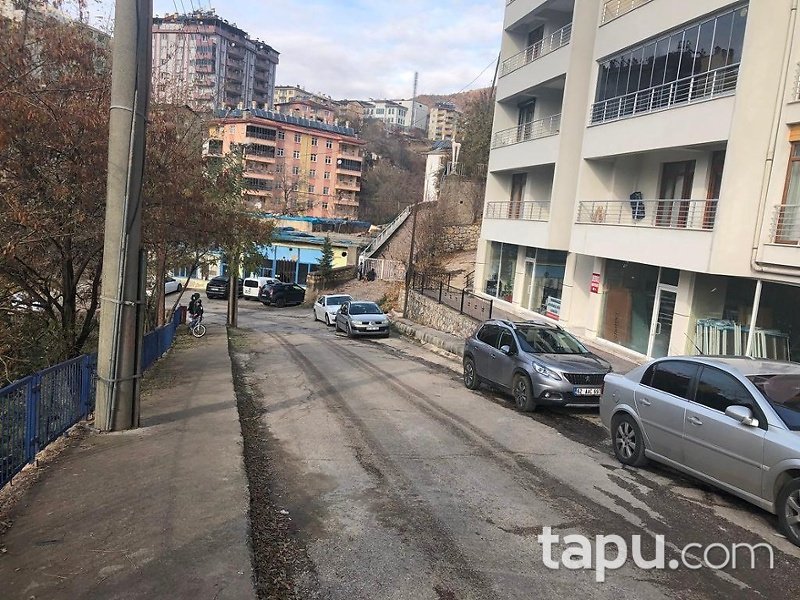 Tunceli Nelson Mandela Caddesi'nde 8,75 m Vitrin Cepheli İskanlı Dükkan