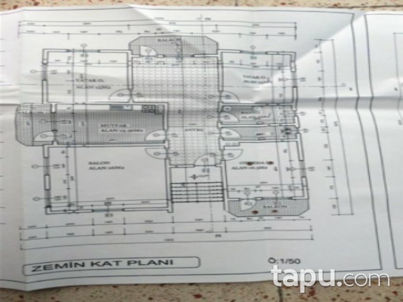 Sivas Altınyayla Rıfatöçten Mahallesi'nde 3+1 173 m2 Ev ve Arsası