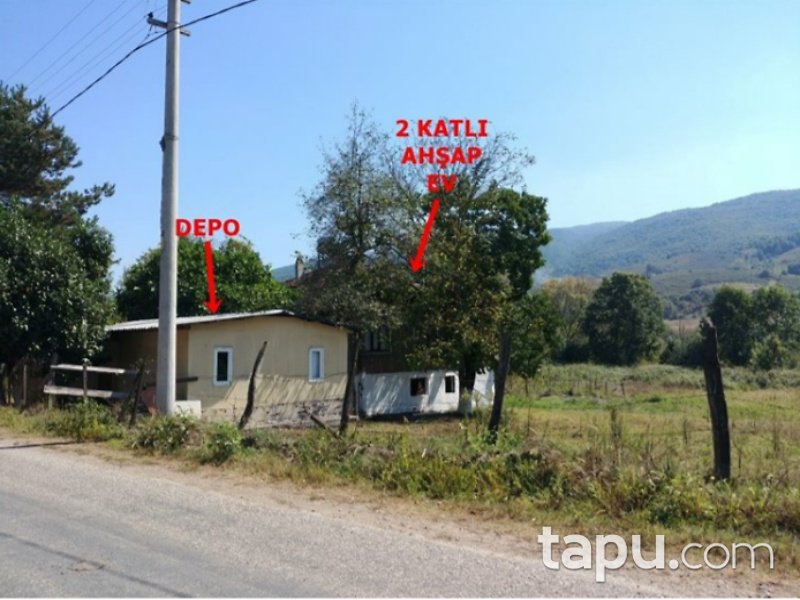 Sakarya Hendek Karaköçek Mahallesi'nde 6850m2 Arsa ve 230 m2 Müstakil Ev