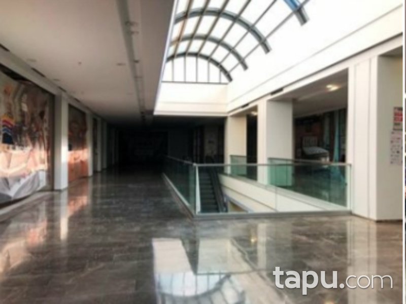 İstanbul Esenyurt Özyurtlar Merkez Outlet AVM'de 67 m2 İskanlı Dükkan