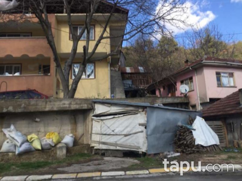 Sakarya Akyazı Dokurcun Mahallesi'nde 226 m2 2 Katlı Bina ve Arsası