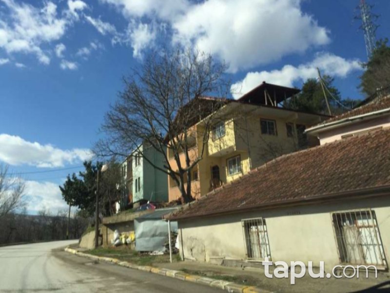 Sakarya Akyazı Dokurcun Mahallesi'nde 226 m2 2 Katlı Bina ve Arsası