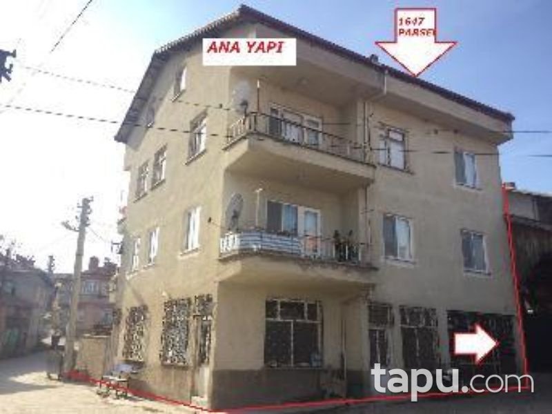 Kütahya Tavşanlı Güzelyurt Mahallesi'nde Bina ve Arsası