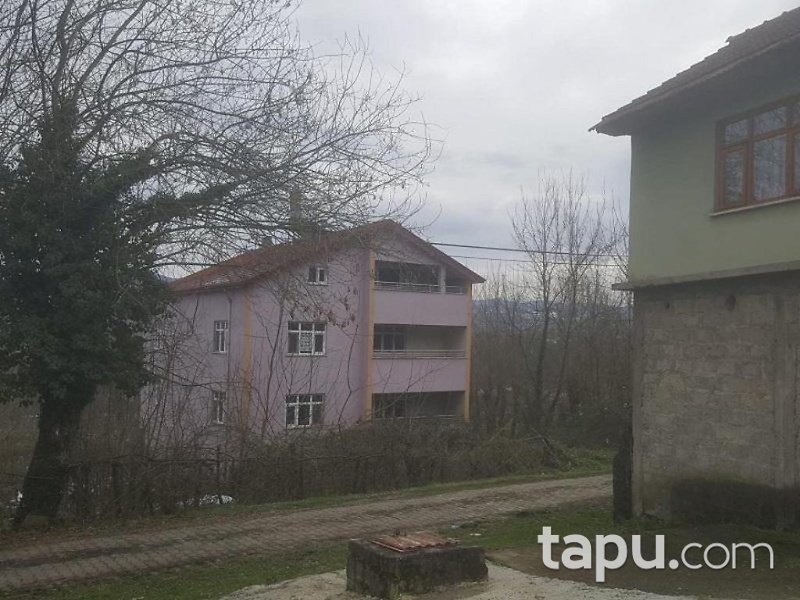 Zonguldak Çaycuma Şerhler Mahallesi'nde Natamam 2 Katlı Bahçeli Bina