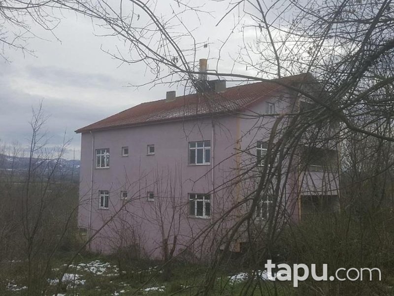 Zonguldak Çaycuma Şerhler Mahallesi'nde Natamam 2 Katlı Bahçeli Bina