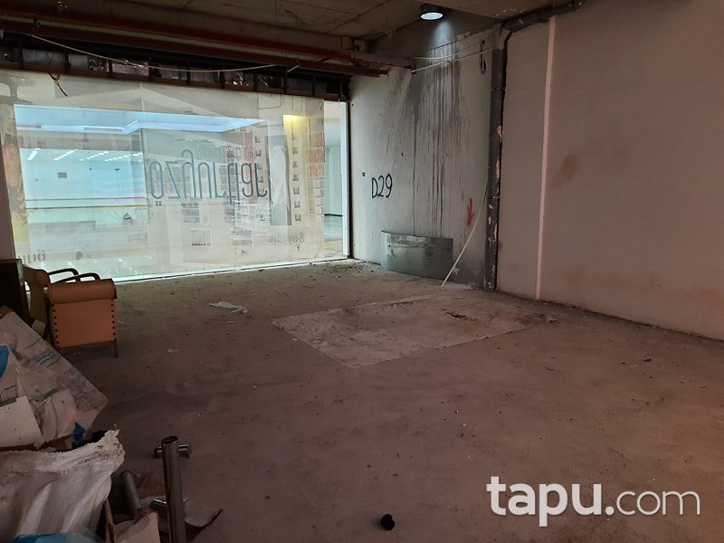 İstanbul Esenyurt Özyurtlar Merkez Outlet AVM'de 67 m2 İskanlı Dükkan
