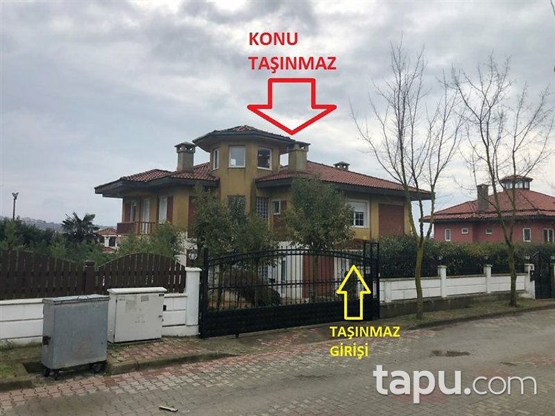 Büyükçekmece Türkoba Tepe Kent Sitesi'nde 5+1 Teraslı Havuzlu Villa