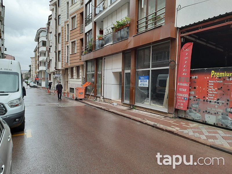 Kocaeli Karamürsel 4 Temmuz Mahallesi'nde 137 m2 Depolu Dükkan