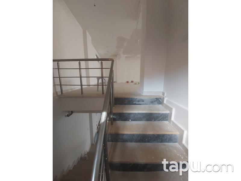 Cumhuriyet Mahallesi Fatih Sultan Mehmet Caddesi 'nde İskanlı 334 m2 Depolu Dükkan