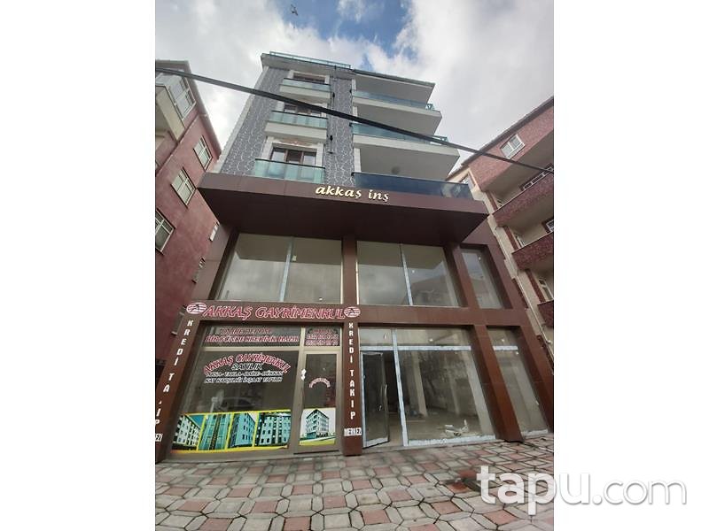 Cumhuriyet Mahallesi Fatih Sultan Mehmet Caddesi 'nde İskanlı 334 m2 Depolu Dükkan