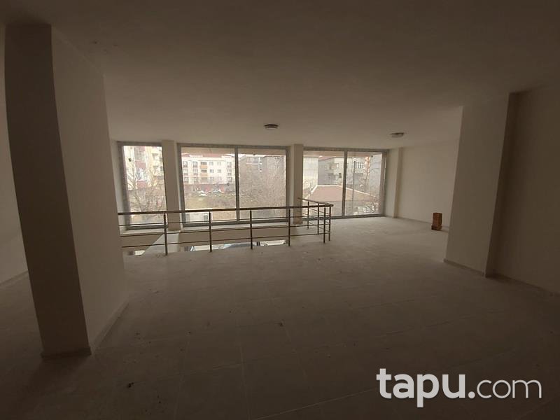 Cumhuriyet Mahallesi Fatih Sultan Mehmet Caddesi 'nde İskanlı 334 m2 Depolu Dükkan