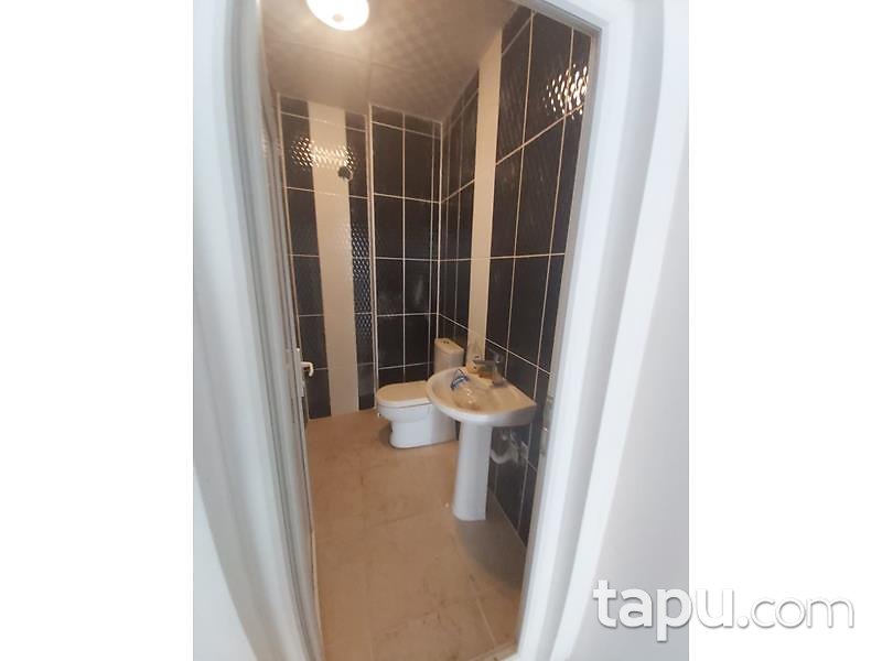 Cumhuriyet Mahallesi Fatih Sultan Mehmet Caddesi 'nde İskanlı 334 m2 Depolu Dükkan