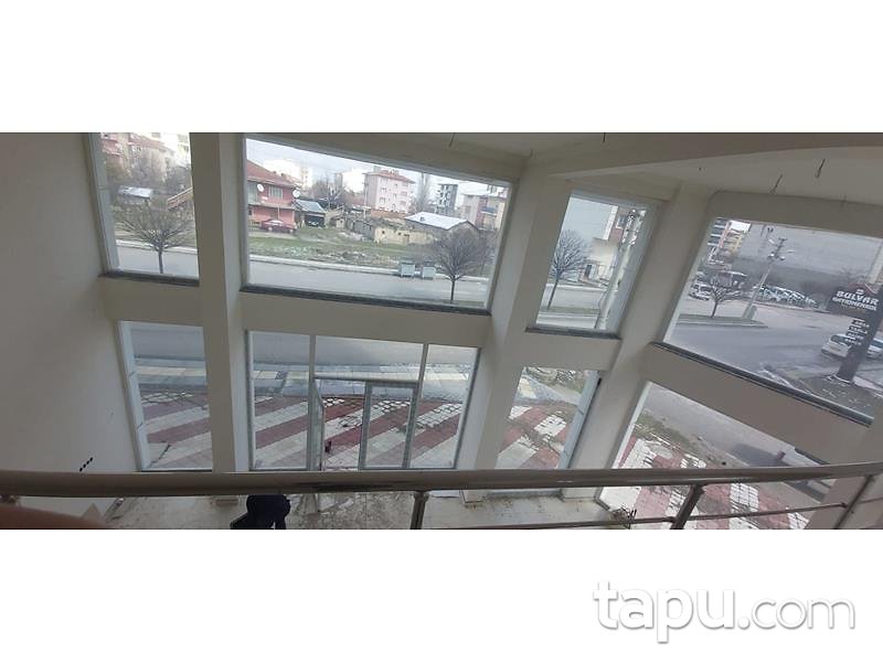Ankara Çubuk Esenboğa Mahallesinde 374 m2 Asma Katlı Dükkan