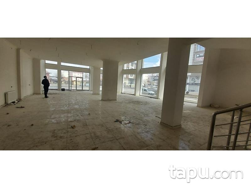 Ankara Çubuk Esenboğa Mahallesinde 374 m2 Asma Katlı Dükkan