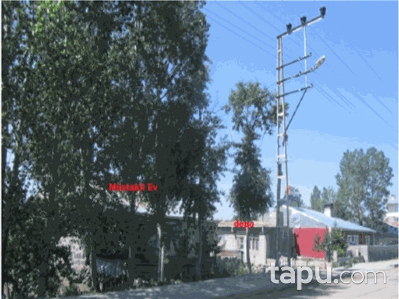 Kars Selim Cumhuriyet Mahallesi'nde 479 m2 Kapalı Alanlı Ev Ahır Samanlık ve Arsası