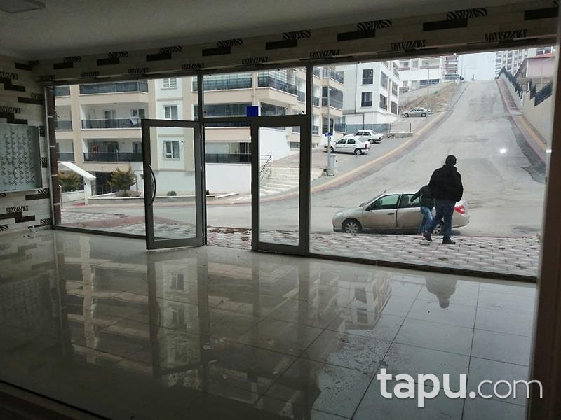 Ankara Altındağ Feridun Çelik Mahallesi'nde 176 m2 Depolu Dükkan