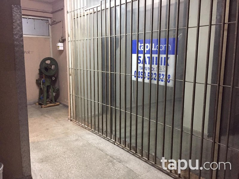 İstanbul Şişli Meşrutiyet Sosko İşmerkezi'nde 83 m2 Dükkan