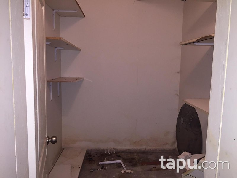 İstanbul Şişli Meşrutiyet Sosko İşmerkezi'nde 83 m2 Dükkan