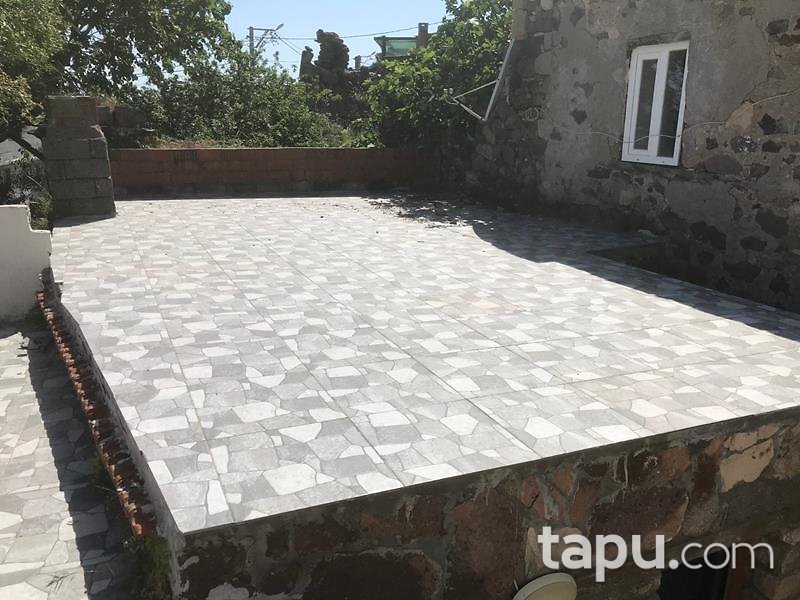 Çanakkale Ayvacık Kozlu Köyü'nde Bahçeli Taş Ev