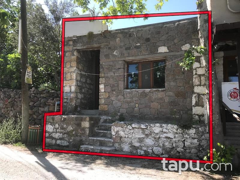 Çanakkale Ayvacık Kozlu Köyü'nde Bahçeli Taş Ev