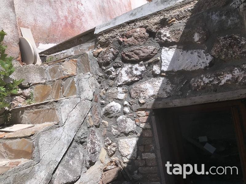 Çanakkale Ayvacık Kozlu Köyü'nde Bahçeli Taş Ev