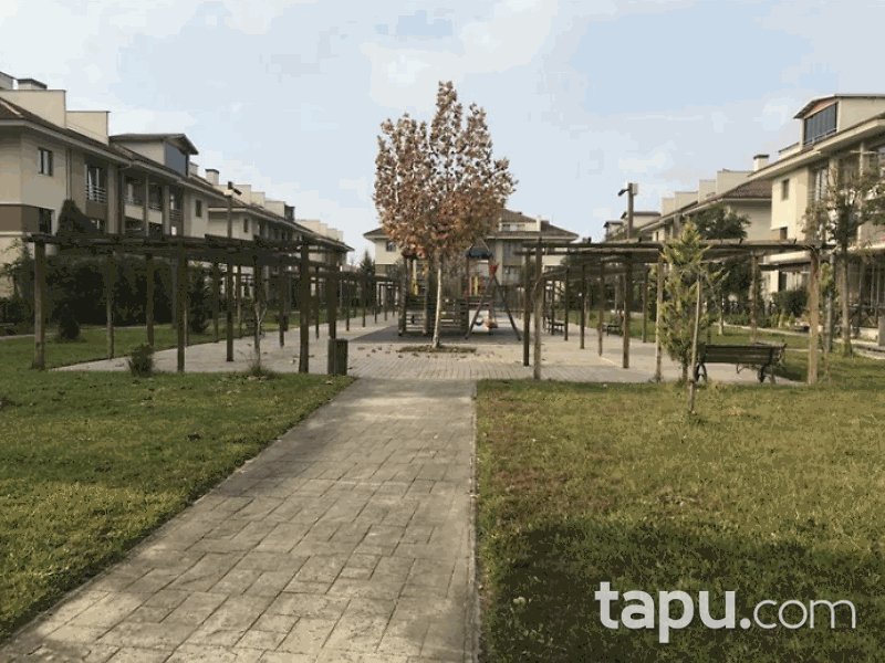 Düzce Merkez Metek Mahallesi'nde 4+1 173 m2 İskanlı Daire