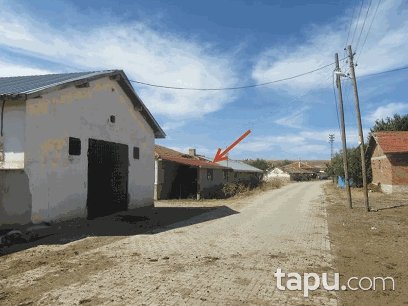 Çankırı Atkaracalar Köyün Kendisi Mahallesi'nde 3+1 155 m2 Müstakil Ev ve Arsası