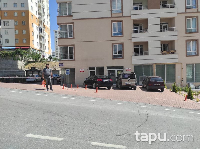 Kayseri Talas Mevlana Mahallesi'nde İskanlı 215 m2 Depolu Dükkan