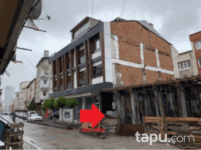 İstanbul Küçükçekmece Mehmet Akif Mahallesi'nde 160 m2 Depolu Dükkan