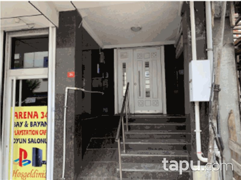 İstanbul Küçükçekmece Mehmet Akif Mahallesi'nde 160 m2 Depolu Dükkan